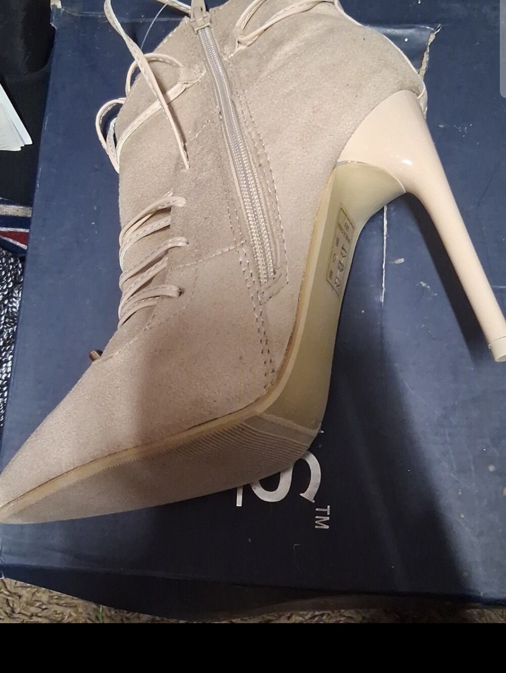 Brand New Ladies Size 8 Jacobies Cream Colored Boots